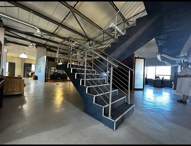 528M² OFFICE FOR SALE IN SUNNINGHILL